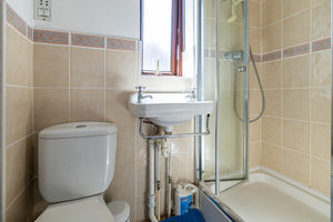 Ensuite- click for photo gallery